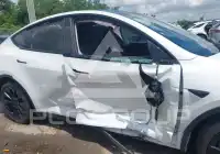 2023 Tesla Model Y фото