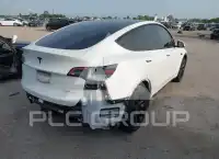 2023 Tesla Model Y фото