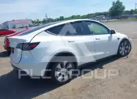 2023 Tesla Model Y фото