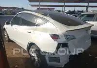2023 Tesla Model Y фото