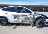 2023 Tesla Model Y фото