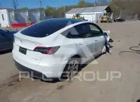 2023 Tesla Model Y фото