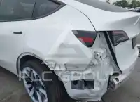 2023 Tesla Model Y фото