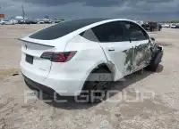 2023 Tesla Model Y фото