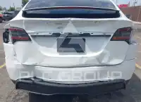 2023 Tesla Model X фото