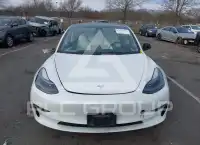 2023 Tesla Model 3 фото