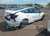 2023 Tesla Model 3 фото