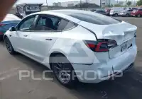2023 Tesla Model 3 фото