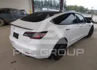 2023 Tesla Model 3 фото