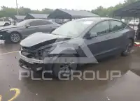 2023 Tesla Model 3 фото