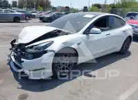 2023 Tesla Model 3 фото