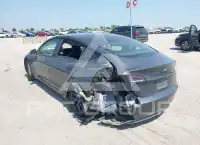 2023 Tesla Model 3 фото