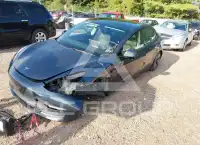 2023 Tesla Model 3 фото