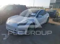 2023 Tesla Model 3 фото