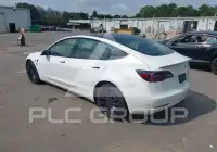 2023 Tesla Model 3 фото