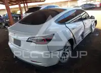 2023 Tesla Model 3 фото