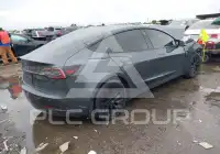2023 Tesla Model 3 фото