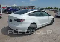 2023 Tesla Model 3 фото