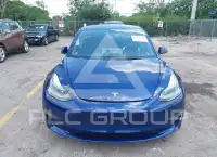 2023 Tesla Model 3 фото