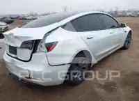 2023 Tesla Model 3 фото