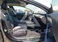 2023 Tesla Model 3 фото