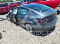 2023 Tesla Model 3 фото