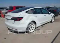 2023 Tesla Model 3 фото