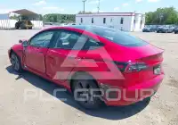 2023 Tesla Model 3 фото