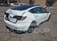 2023 Tesla Model 3 фото