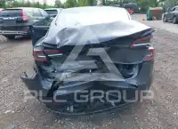 2023 Tesla Model 3 фото