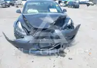 2023 Tesla Model 3 фото