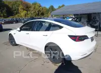 2023 Tesla Model 3 фото