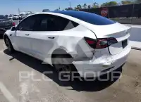 2023 Tesla Model 3 фото
