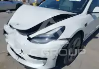 2023 Tesla Model 3 фото