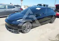 2023 Tesla Model 3 фото