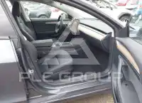 2023 Tesla Model 3 фото