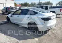 2023 Tesla Model 3 фото