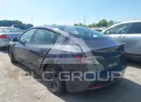 2023 Tesla Model 3 фото