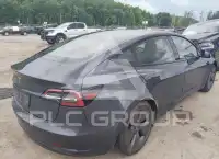 2023 Tesla Model 3 фото