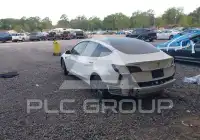 2023 Tesla Model 3 фото