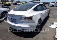 2023 Tesla Model 3 фото