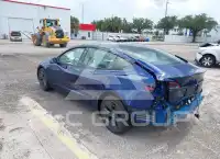 2023 Tesla Model 3 фото