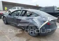 2023 Tesla Model 3 фото