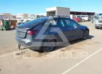 2023 Tesla Model 3 фото