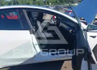 2023 Tesla Model 3 фото