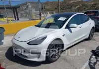 2023 Tesla Model 3 фото