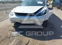 2023 Tesla Model 3 фото