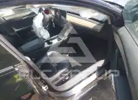 2023 Tesla Model 3 фото