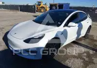 2023 Tesla Model 3 фото