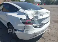 2023 Tesla Model 3 фото